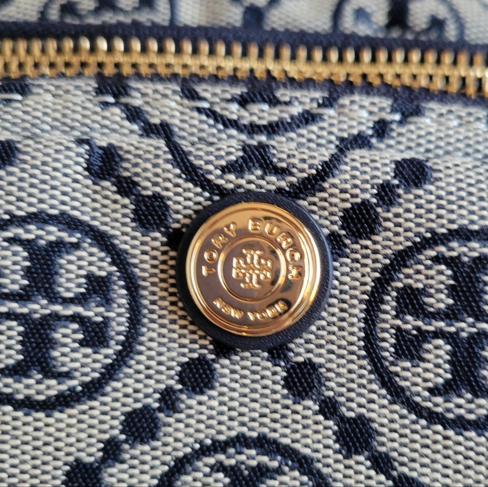 Tory Burch T MONOGRAM MINI BELT BAG - Picture 3 of 8